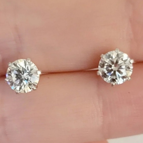 New 4ct Certified Moissanite Stud Earrings !!! - Picture 11 of 15